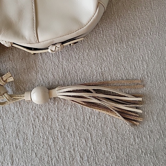 SERETA small beige leather shoulder bag.  Tassel. - Picture 5 of 10